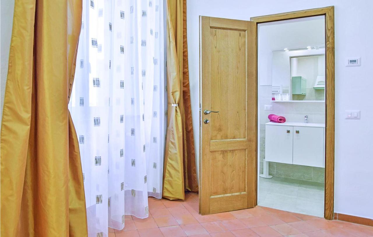 1 Bedroom Gorgeous Apartment In Ареццо Екстер'єр фото